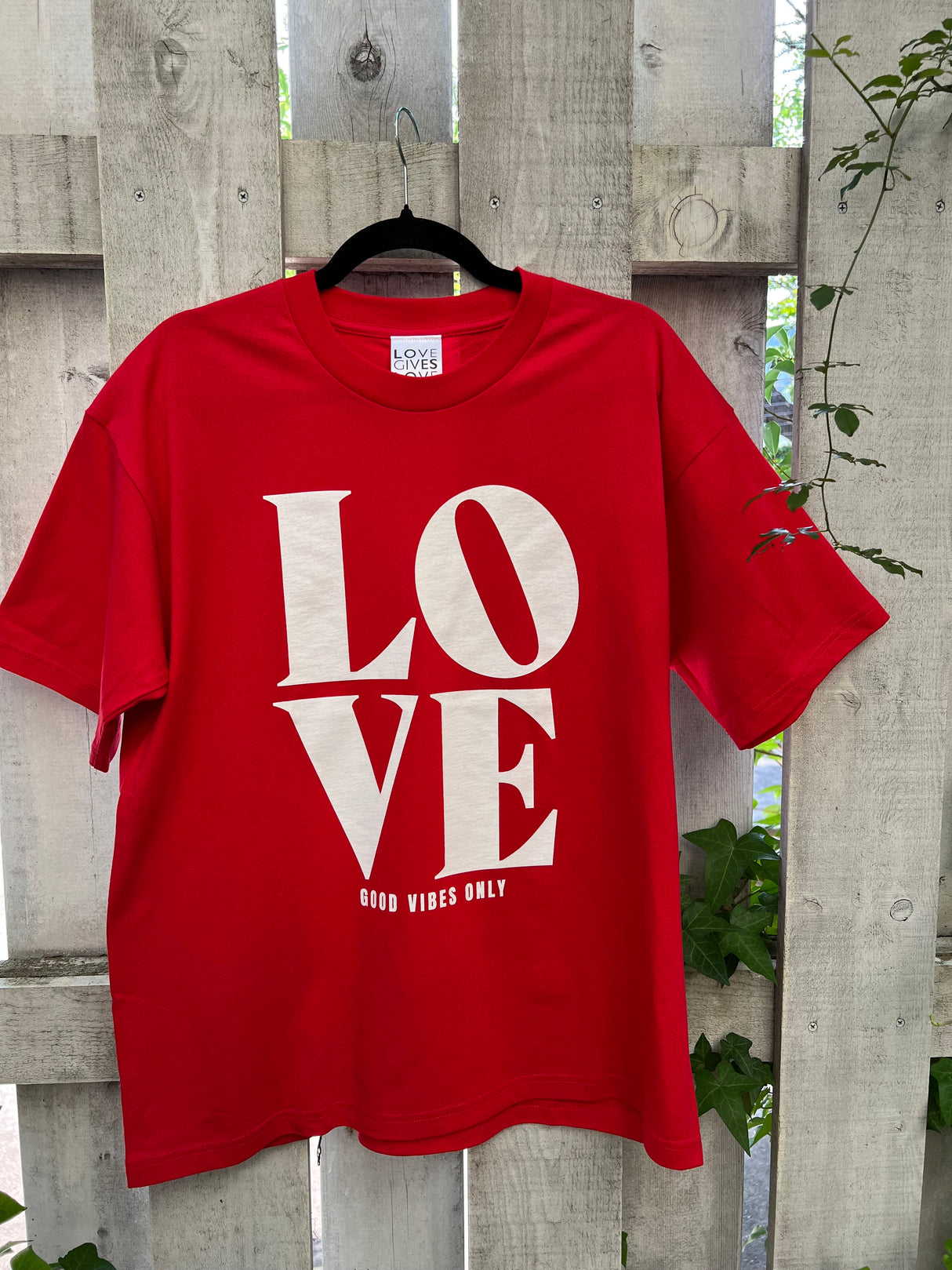 "LOVE"Tシャツ